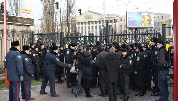 Украинские депутаты подрались с милицией в суде по делу Юлии Тимошенко