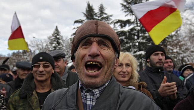 Митинг сторонников А.Джиоевой на центральной площади Цхинвали