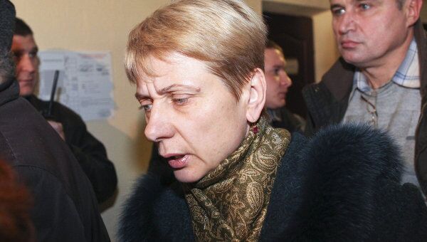 Любовь Ковалева, мать одного из обвиняемых, покидает зал Верховного суда в Минске в перерыве оглашения приговора. 