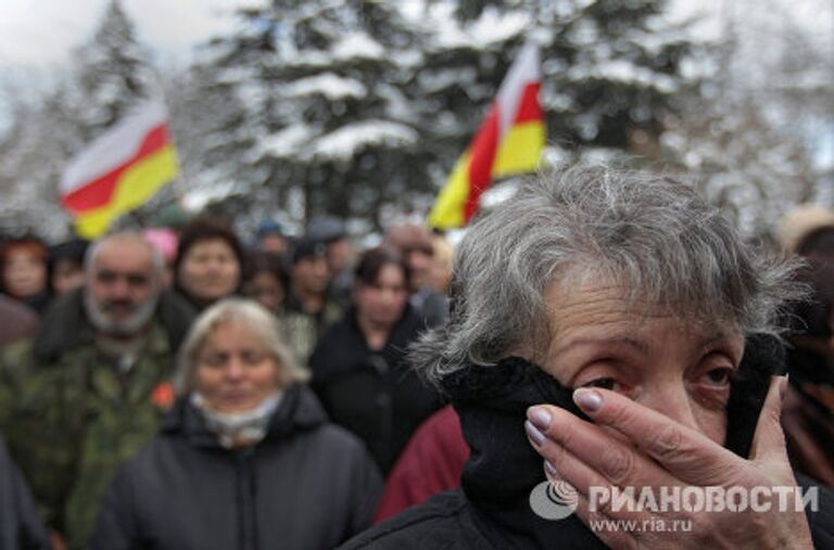 Митинг сторонников А.Джиоевой на центральной площади Цхинвали