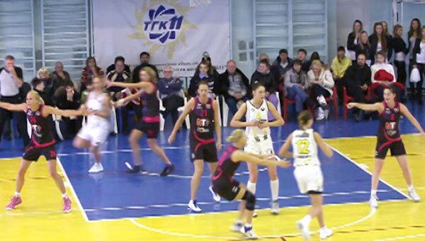 Баскетбольные команды Нефтяник и Ростов-Дон провели матч в Омске