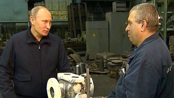 Путин объяснил рабочему, зачем нужно голосовать на выборах в Госдуму