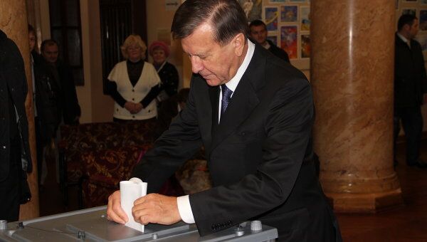 Виктор Зубков голосует в Волгограде