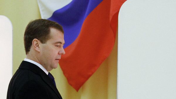 Д.Медведев голосует на выборах депутатов в Госдуму