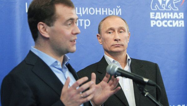 Д.Медведев и В.Путин в Центральном штабе Единой России