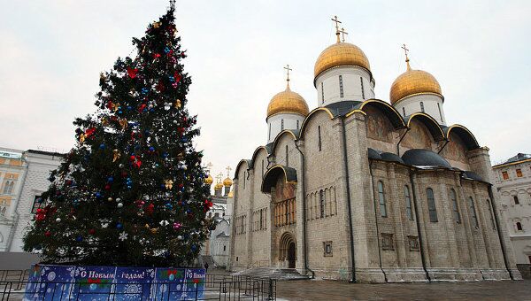 Главная новогодняя елка России на Соборной площади Кремля, архивное фото