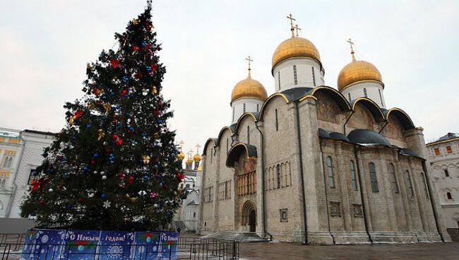 Главная новогодняя елка России на Соборной площади Кремля