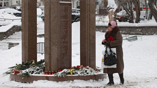 Мемориал в память о погибших в клубе Хромая лошадь. Архивное фото