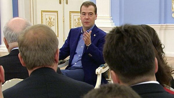 Медведев не против возврата к мажоритарной системе выборов
