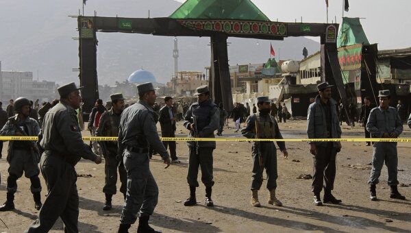 Последствия взрыва одной из мечетей в центре Кабула в Афганистане 
