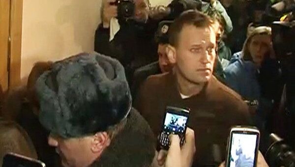 Навального привезли в мировой суд Тверского района