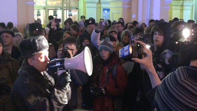 Гимн России и Яблочко пели участники митинга в Петербурге