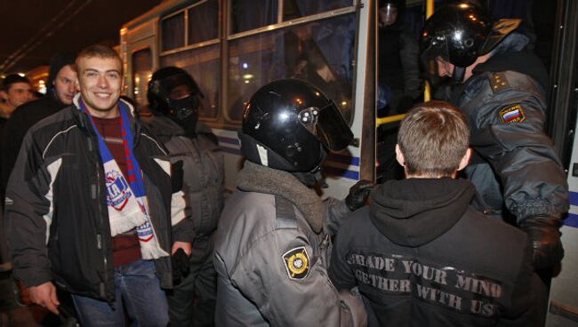 Акция протеста у станции метро Гостиный Двор в Санкт-Петербурге