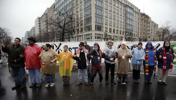 Участники акции Захвати Вашингтон на улице K-street 