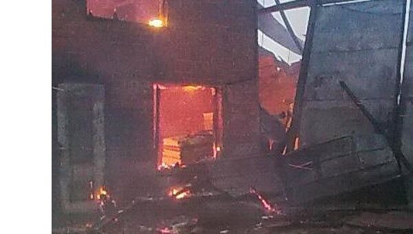 Пожар в металлическом ангаре в подмосковном Домодедово 