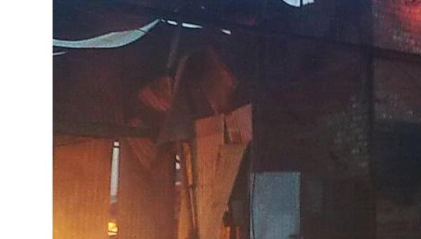 Пожар в металлическом ангаре в подмосковном Домодедово 
