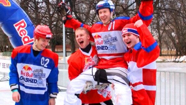 Самые быстрые конькобежцы России опробовали каток в Парке Горького