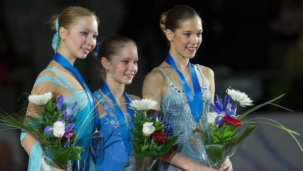 Полина Шелепень, Юлия Липницкая и Полина Коробейникова  (слева направо)