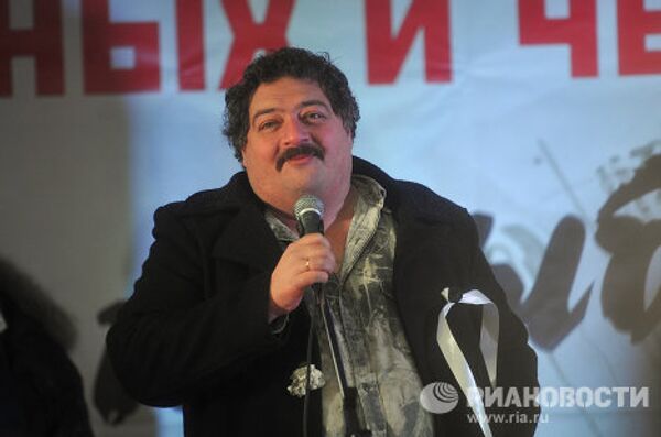 Писатель Дмитрий Быков выступает на митинге За честные выборы на Болотной площади.