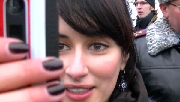 Тина Канделаки снимала на мобильник происходящее на Площади Революции