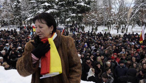 Парламент Южной Осетии в среду рассмотрит отставки, требуемые Джиоевой