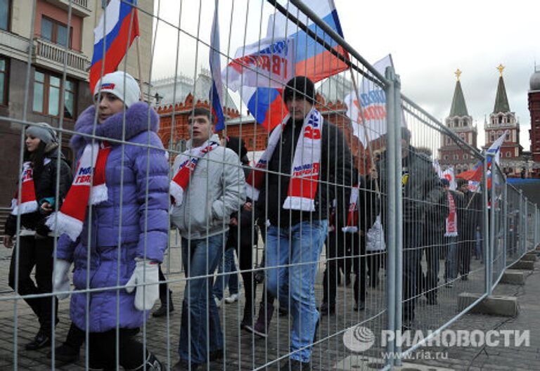 Митинг сторонников президента РФ Дмитрия Медведева и премьер-министра Владимира Путина Слава России!