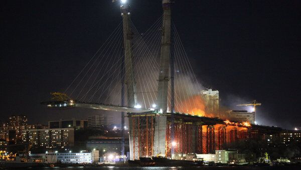 Тушение строящегося моста во Владивостоке