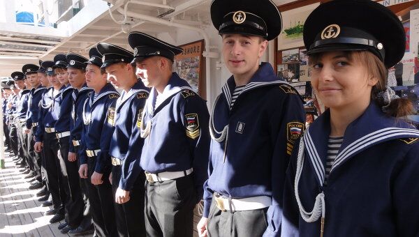 Российские курсанты, прибывшие в японский порт Йокогама на учебном паруснике Надежда 
