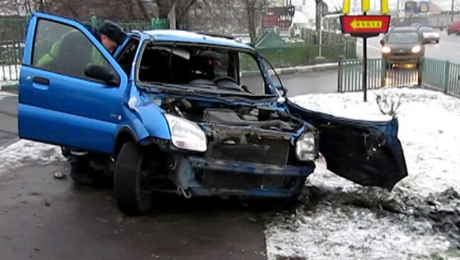 Иномарка вылетела на встречную полосу и перевернулась на востоке Москвы