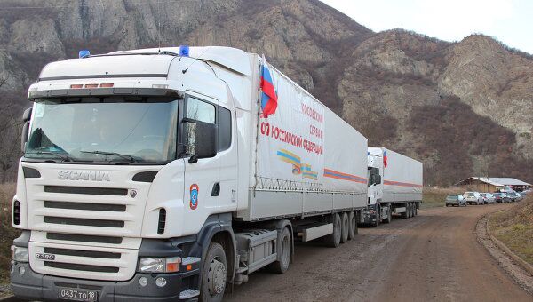 Грузовики МЧС РФ с гуманитарной помощью для косовских сербов ждут разрешения на проезд на территорию Косово