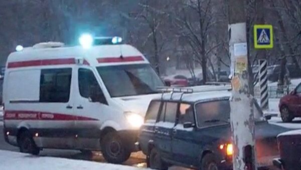 Автомобиль сбил женщину на юге Москвы, пострадавшая госпитализирована