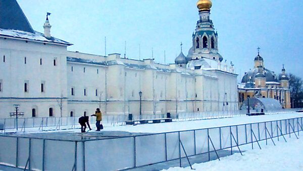 Каток у вологодского Кремля
