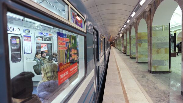 Поезд на станции метро Адмиралтейская. Архивное фото