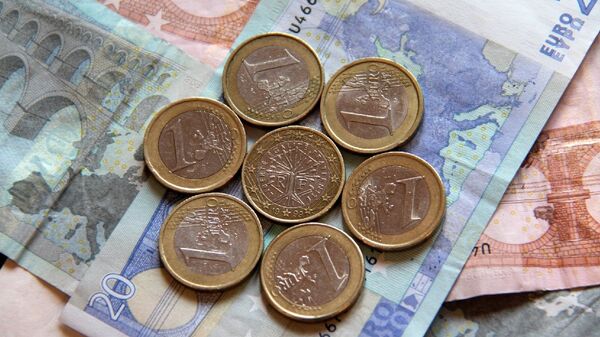 Евро дорожает к доллару в ожидании обсуждения ситуации в еврозоне