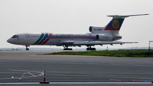 Самолет Ту-154 совершил аварийную посадку в Махачкале