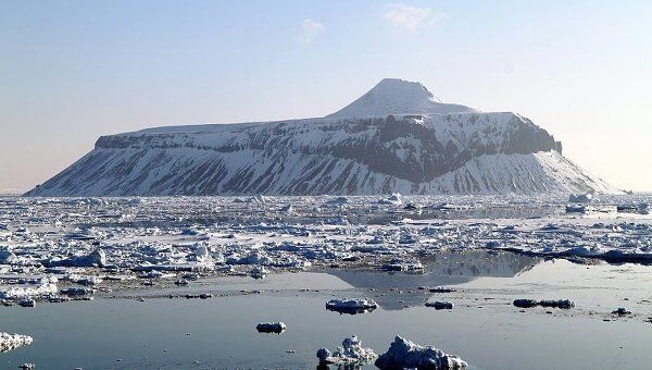 Несколько зарубежных судов и авиация спасают судно из РФ в Антарктиде