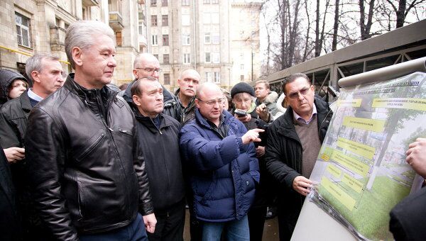 Мэр Москвы Сергей Собянин посетил несколько дворов района Северного административного округа