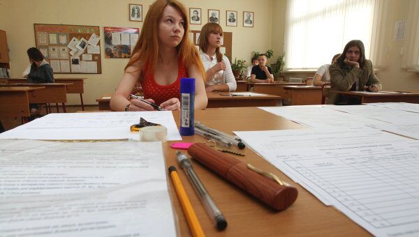 Сдача Единого Государственного Экзамена (ЕГЭ) по русскому языку в одной из столичных школ