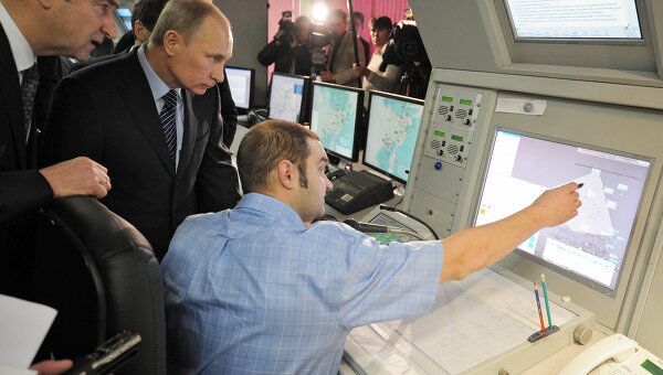 Премьер-министр В.Путин в Магадане ознакомился с работой подразделения Росавиации