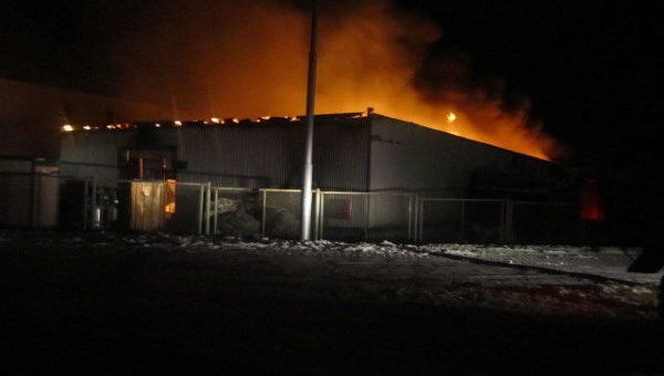 Крупный пожар потушен на складе в Южно-Курильске