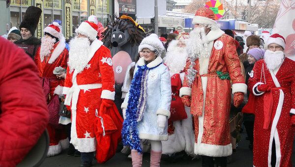 Все Дедушки Морозы Томска прошли парадом по главной улице