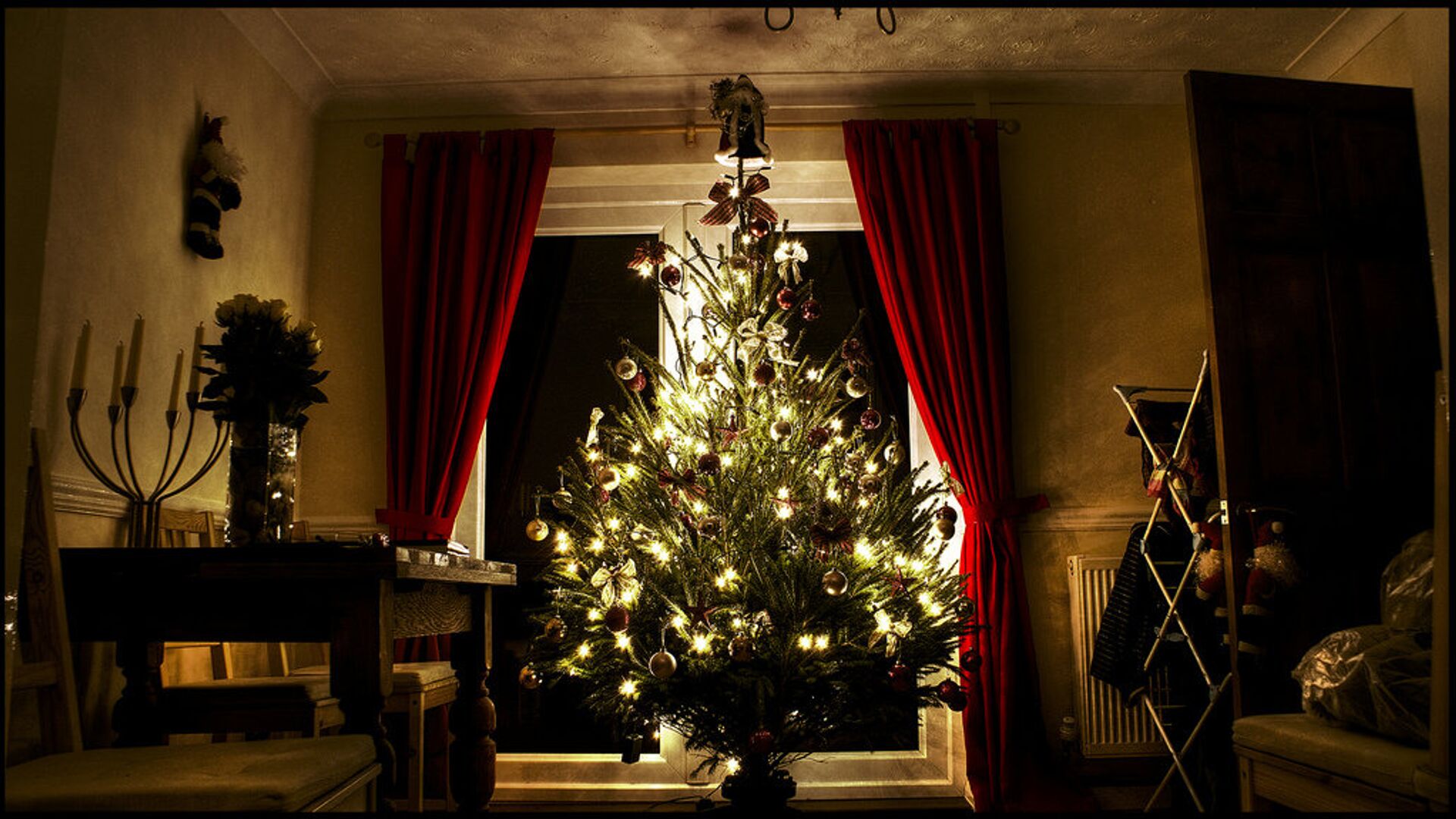 Красивые новогодние елки для дома (145 фото)