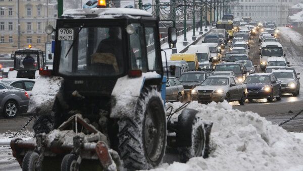 Уборка снега в центре Москвы