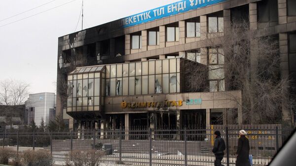 Административное здание компании Озенмунайгаз, сожженное в ходе массовых беспорядков в городе Жанаозен Мангистауской области на западе Казахстана