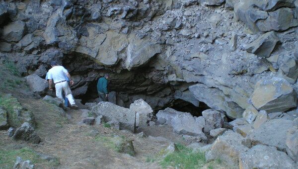 Лавовая трубка в пещере Саус Айс в американских Каскадных горах, где были найдены марсианские бактерии