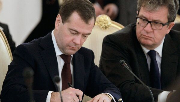 Дмитрий Медведев и Сергей Приходько. Архивное фото