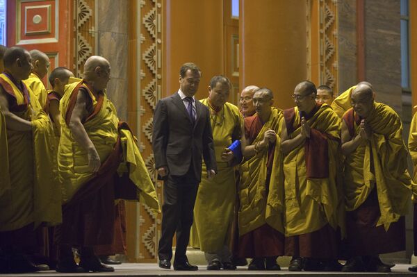 Д.Медведев посетил главный буддистский храм Калмыкии