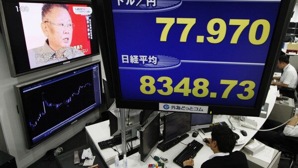 Мониторы Токийской фондовой биржи, показывающие индекс Nikkei в Токио