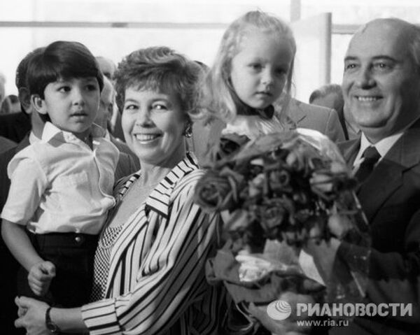Михаил Горбачев с супругой