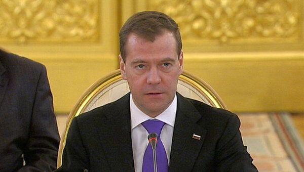 Медведев назвал консолидирующим решение ОДКБ о размещении военных баз